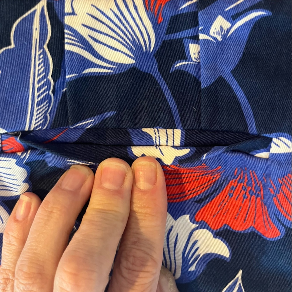J Crew 3" printed short in navy blue red flowers NWOT Size 10 - Picture 4 of 9